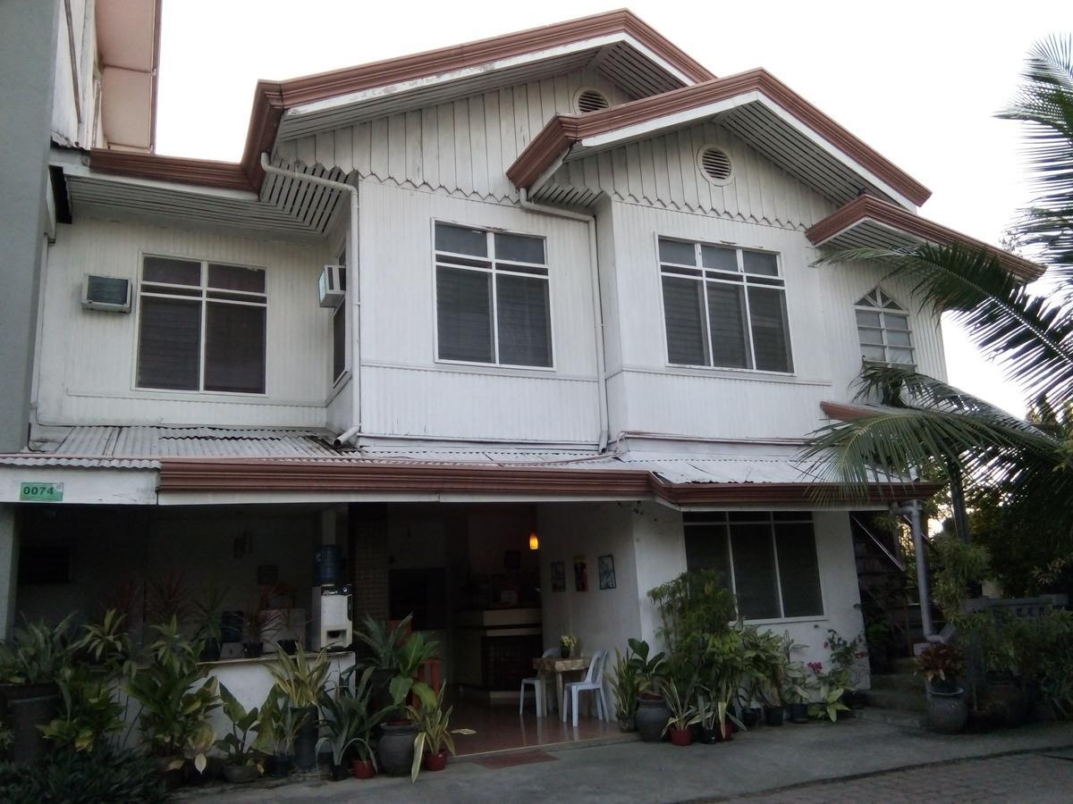 Newport Oak Pension Inn تاغبيلاران سيتي المظهر الخارجي الصورة