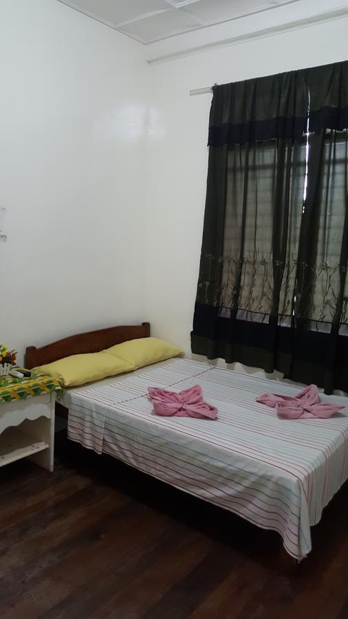 Newport Oak Pension Inn تاغبيلاران سيتي المظهر الخارجي الصورة