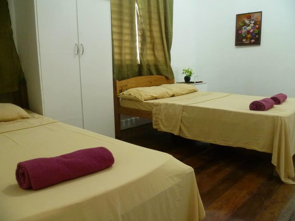 Newport Oak Pension Inn تاغبيلاران سيتي المظهر الخارجي الصورة