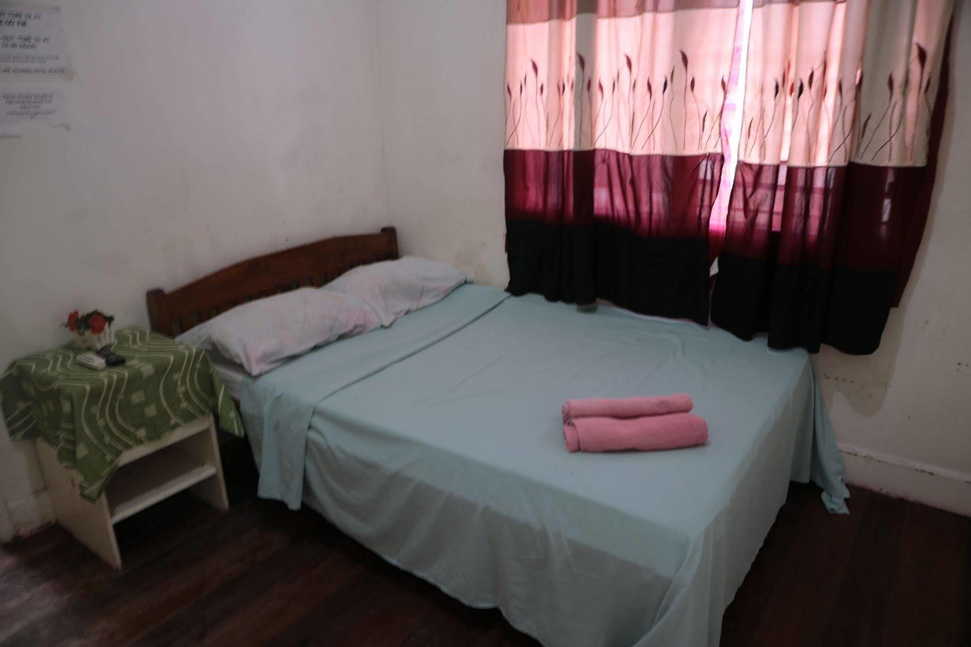 Newport Oak Pension Inn تاغبيلاران سيتي المظهر الخارجي الصورة