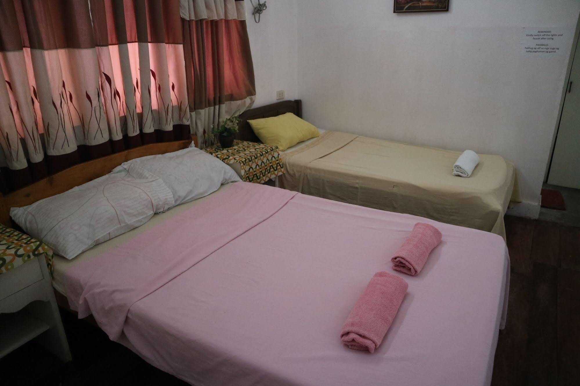 Newport Oak Pension Inn تاغبيلاران سيتي المظهر الخارجي الصورة