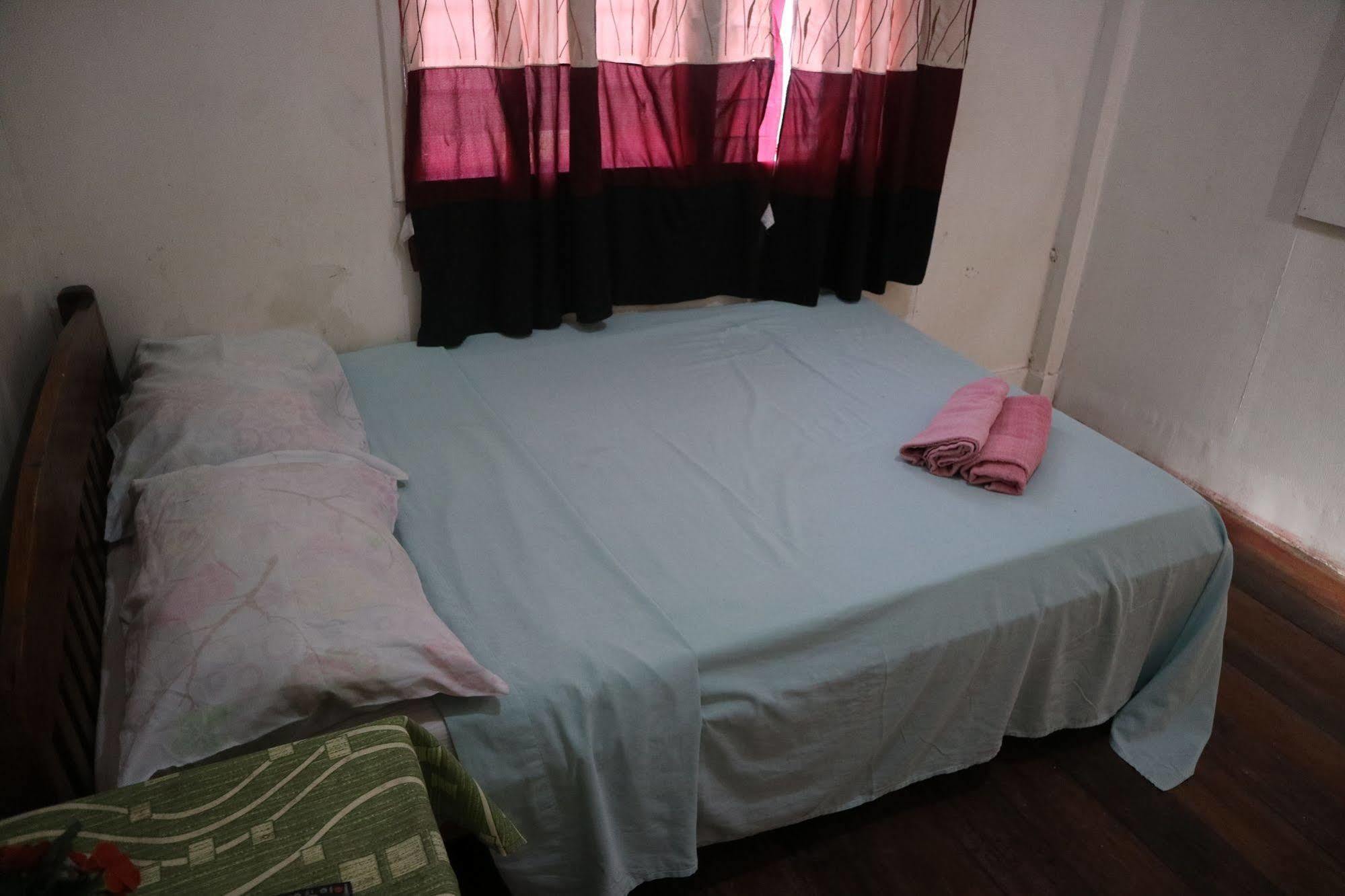 Newport Oak Pension Inn تاغبيلاران سيتي المظهر الخارجي الصورة