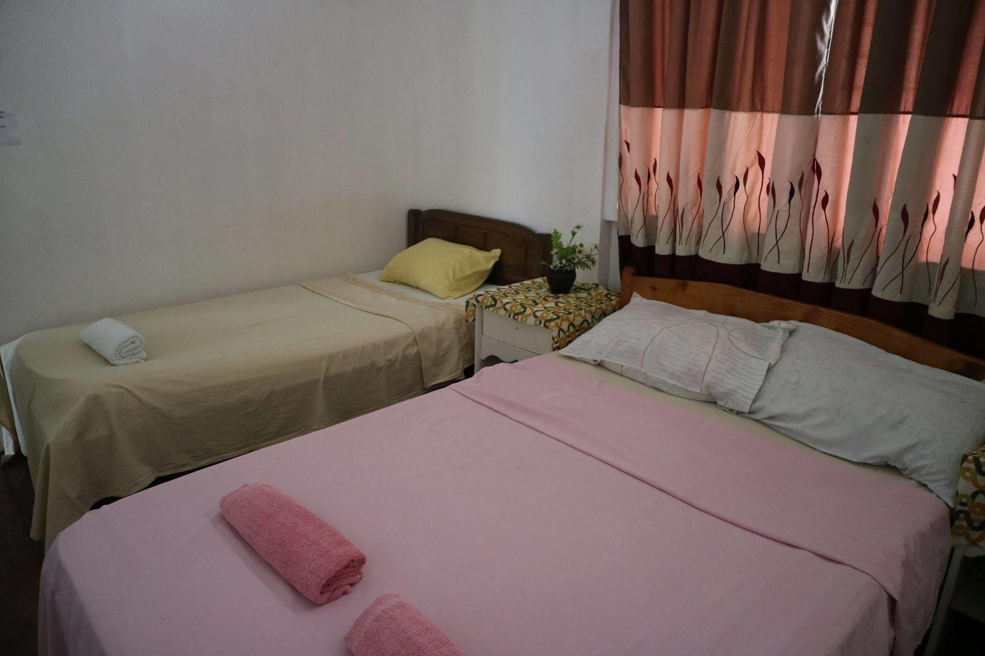 Newport Oak Pension Inn تاغبيلاران سيتي المظهر الخارجي الصورة
